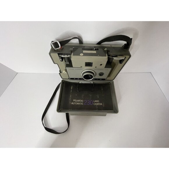 Vtg Polaroid Automatic 230 Land Camera Flash Extra Bulbs Hard Carrying Case